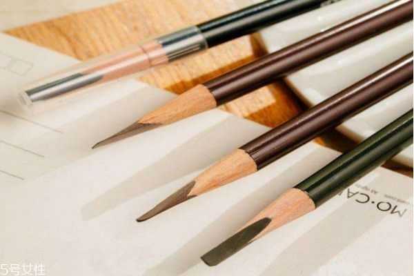 眉笔什么样的颜色好看?哪个牌子的眉笔好用不晕妆不掉色 眉笔什么样的颜色好看?哪个牌子的眉笔好用不晕妆不掉色