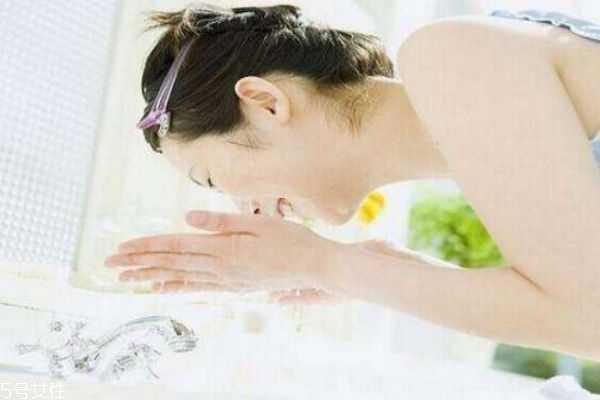 用什么洗脸可以祛斑 洗脸应该注意什么