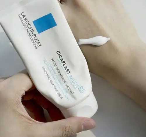 使用凝露护肤时是不是应该避开眼周