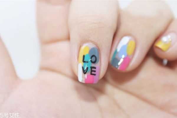 清新色块撞色美甲怎么做? 清新色块撞色美甲怎么做?