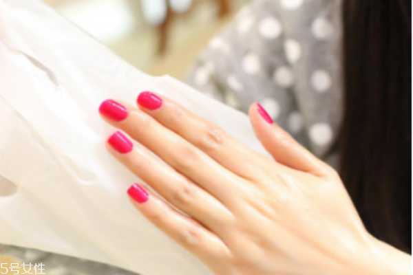 为什么女生手皮肤粗糙