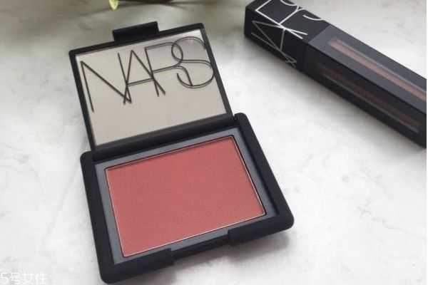 腮红橘色好看还是粉色 腮红橘色好看还是粉色