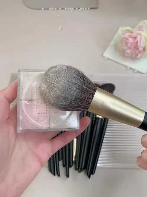 粉底刷可以刷粉饼吗 粉底刷可以刷粉饼吗