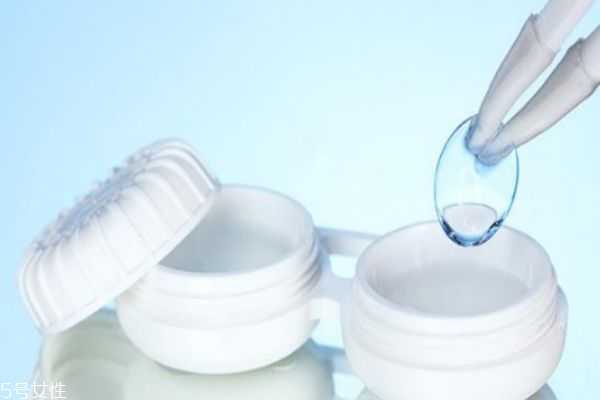 如何挑选隐形眼镜？初学者怎么戴隐形眼镜