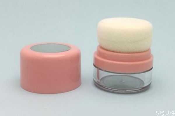 花西子蜜粉和散粉的区别