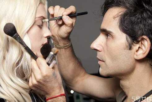 妆容为什么看上去很脏？底妆为什么会氧化