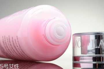 干性皮肤适合什么爽肤水?干性皮肤的成因 干性皮肤适合什么爽肤水?干性皮肤的成因