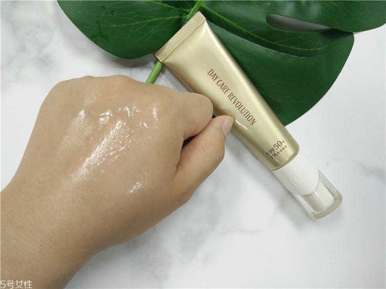 怡丽丝尔金管防晒搓泥吗 多推几下就不会搓泥