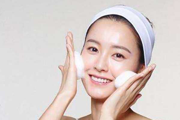 化妆水和爽肤水有区别吗 化妆水和爽肤水有区别吗