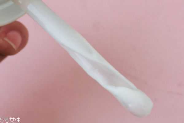 雅诗兰黛二合一眼部精华怎么用 雅诗兰黛二合一眼部精华怎么用