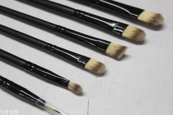 化妆刷可以直接用吗？化妆刷使用步骤
