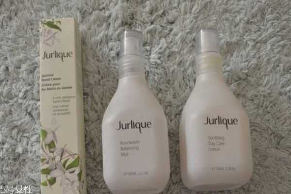 茱莉蔻精华水使用顺序 茱莉蔻精华水使用顺序