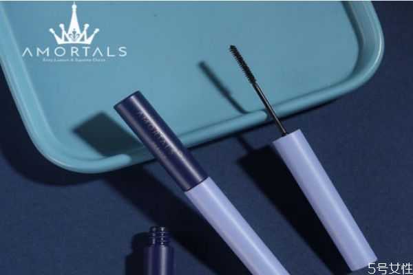 棕色睫毛膏会看出来吗？棕色睫毛膏自然吗