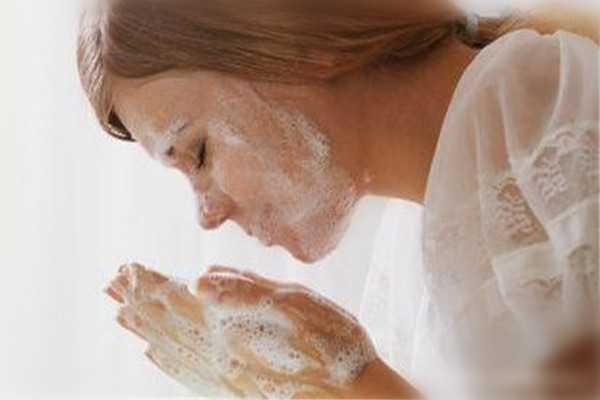 敏感肌肤该怎么选择面膜 敏感肌肤该怎么选择面膜