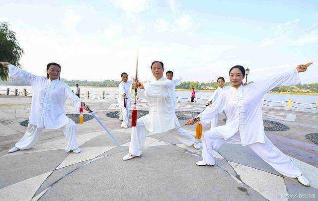 想要告别“黄脸婆”？少碰三物，多吃四果