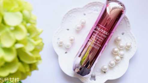 精华产品越黏稠越好吗?精华液、乳怎么用 精华产品越黏稠越好吗?精华液、乳怎么用