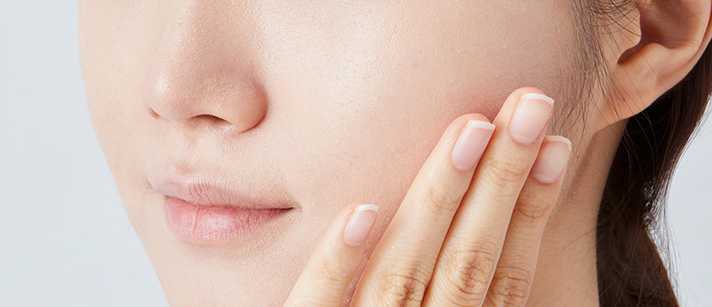 /手摸着脸颊 /手摸着脸颊