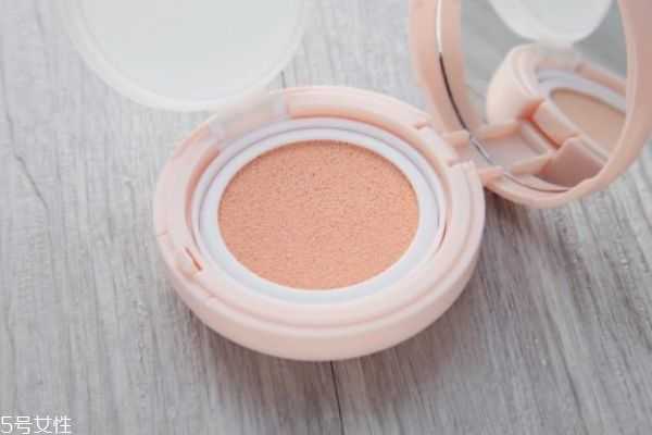怎样让气垫不脱妆？教你不脱妆的上妆技巧