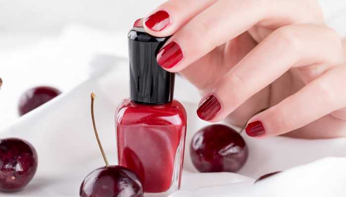 贴钻的胶水可以贴甲片吗 贴钻的胶水可以贴甲片吗