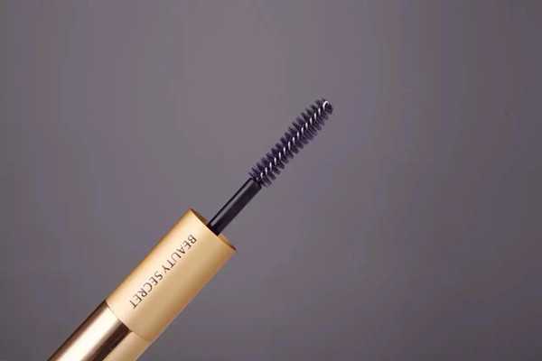 睫毛膏怎么刷不结块