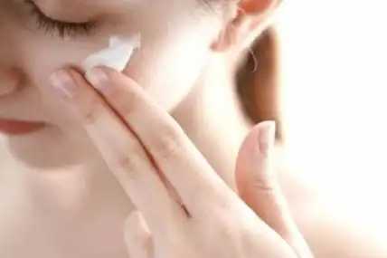 怎样化妆好看又简单初学者 怎样化妆好看又简单初学者