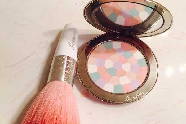 粉饼和散粉哪个更好用一些?有什么区别? 粉饼和散粉哪个更好用一些?有什么区别?