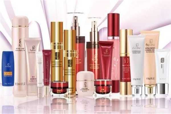 坐飞机能带化妆品吗 坐飞机能带化妆品吗