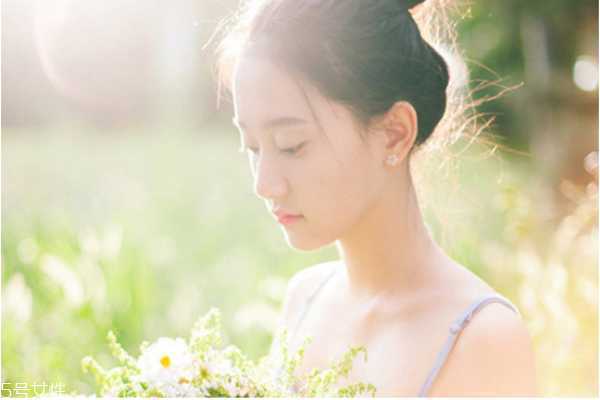 皮肤晒黑后如何修复