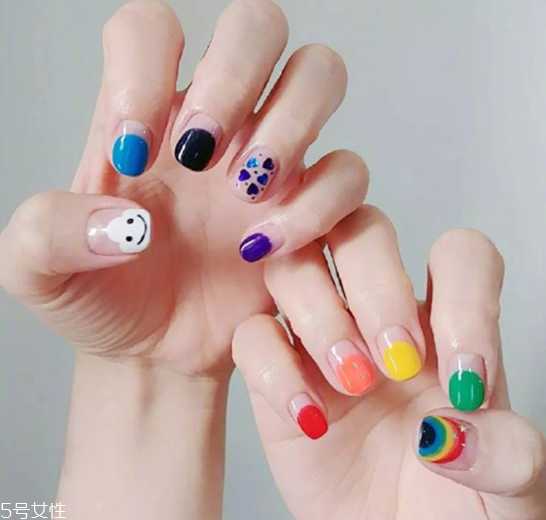 纯色跳色美甲图片 显手白跳色美甲