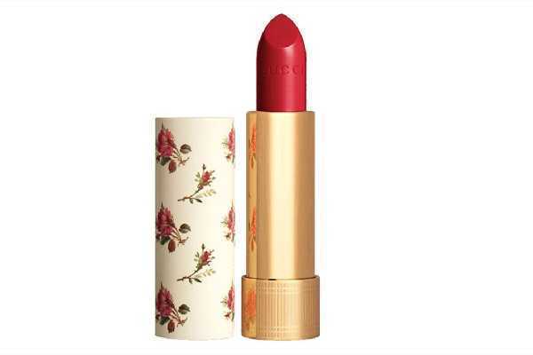 口红和唇釉哪个不容易掉色 口红和唇釉哪个不容易掉色