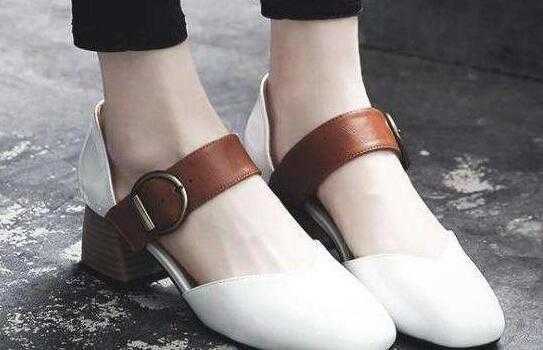 肤色黑穿什么颜色 肤色黑穿什么颜色