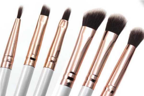 唇刷可以当遮瑕刷用吗?用唇刷涂抹口红有什么好处 唇刷可以当遮瑕刷用吗?用唇刷涂抹口红有什么好处