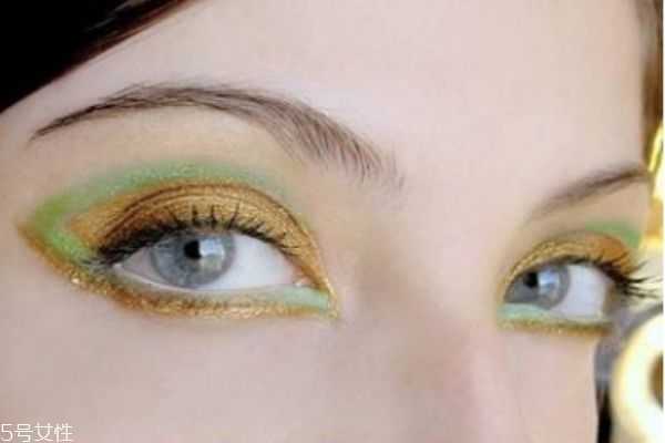 长期贴假睫毛好吗？经常贴假睫毛有什么危害