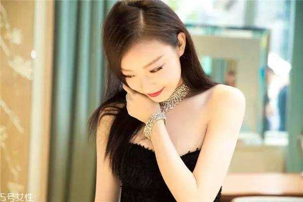 油皮毛孔怎么缩 做到3点毛孔不反弹