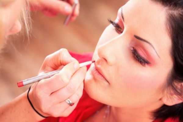 涂口红时嘴巴干怎么办?嘴巴涂口红起皮怎么办 涂口红时嘴巴干怎么办?嘴巴涂口红起皮怎么办