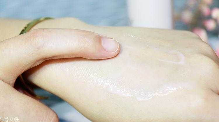 olay水感透白系列与水感透白臻粹系列哪个好？什么区别？