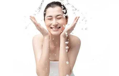 含有精油成分的卸妆乳能用吗