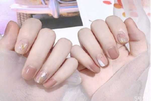 秋冬美甲选什么颜色？美甲选颜色有什么技巧