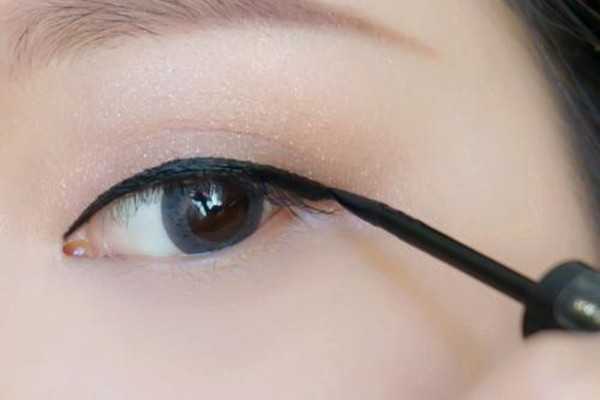 画眼线的注意事项 画眼线的技巧 画眼线的注意事项 画眼线的技巧