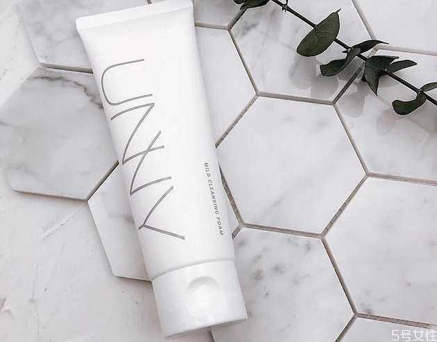 学生什么时候开始用洗面奶？最适合学生用的洗面奶排行榜