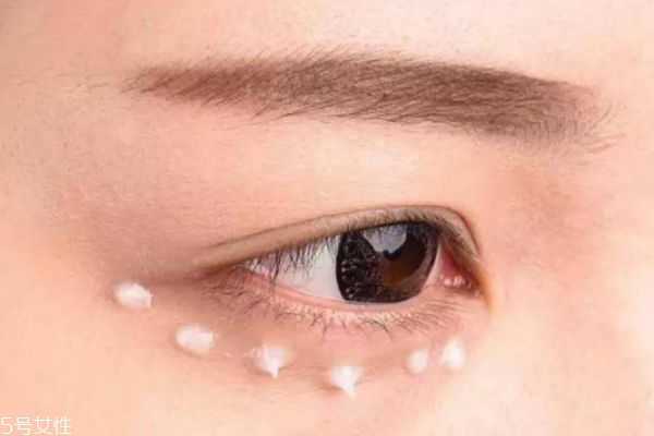 经常熬夜擦什么眼霜 适合熬夜的眼霜