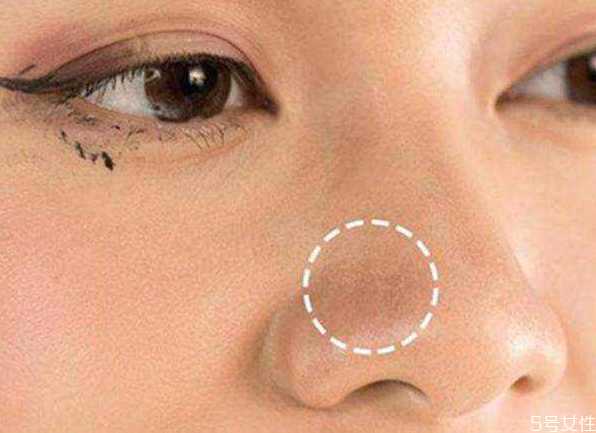 嘴角化妆卡粉怎么办 嘴角化妆卡粉怎么办