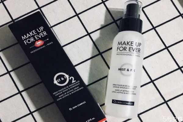 先用定妆水还是散粉?正确使用定妆喷雾步骤 先用定妆水还是散粉?正确使用定妆喷雾步骤