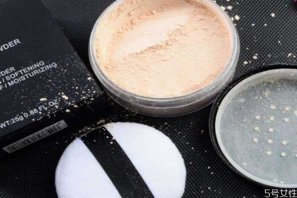 定妆粉颜色怎么选?使用定妆粉有哪些注意事项