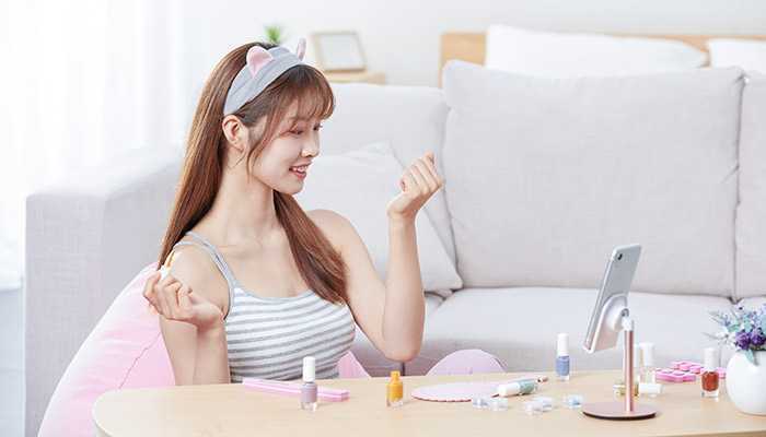 美甲店贴甲片能维持多久 美甲店贴甲片能维持多久