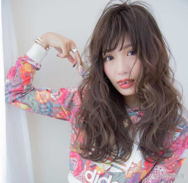 长脸女生适合什么样的刘海发型