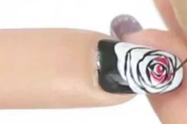 花朵美甲怎么做?小清新美甲教程图解 花朵美甲怎么做?小清新美甲教程图解