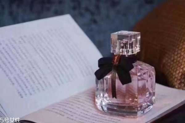 反转巴黎香水的真假怎么辨别？