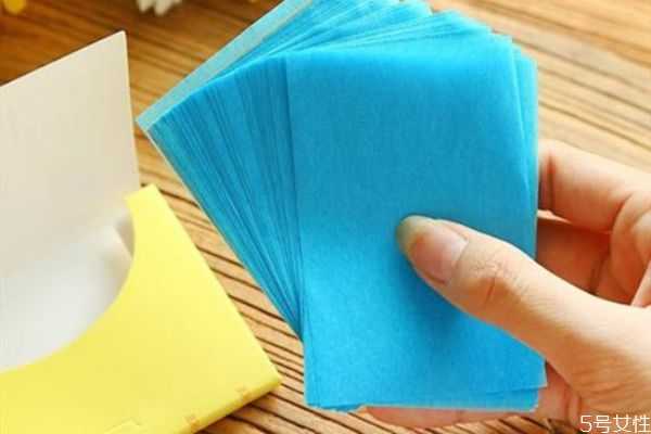 干性皮肤用吸油纸能吸出油吗?为什么吸油纸可以吸油 干性皮肤用吸油纸能吸出油吗?为什么吸油纸可以吸油