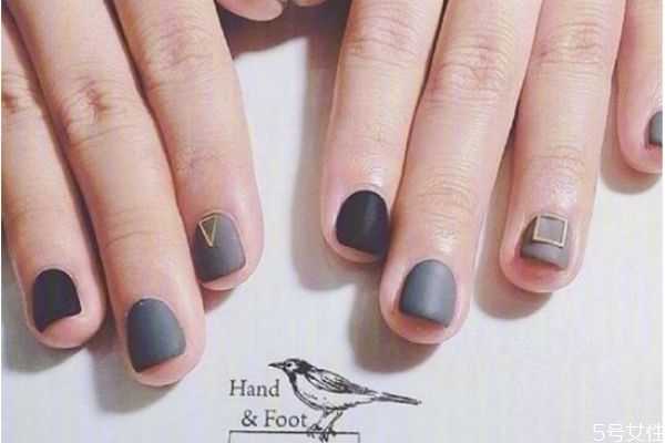 指甲油为什么会变干变稠 如何判断指甲油是否过期